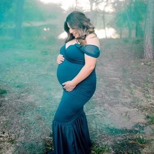 Maternity gown perfect for maternity pics !